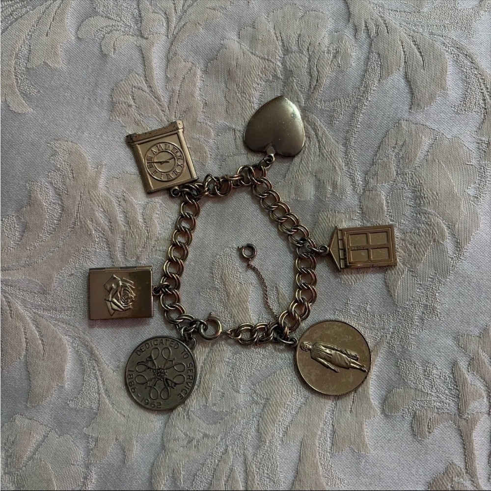 Vintage 1965 Avon President’s Award Charm Bracelet Gold Tone Collectible Jewelry